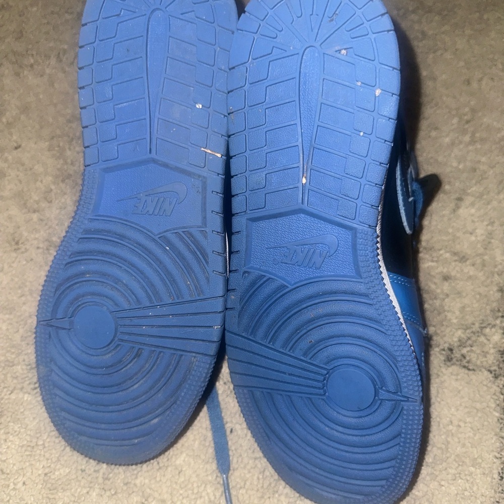 Air Jordan High-Top Sneakers in Blue and Black - Picture 7 of 8